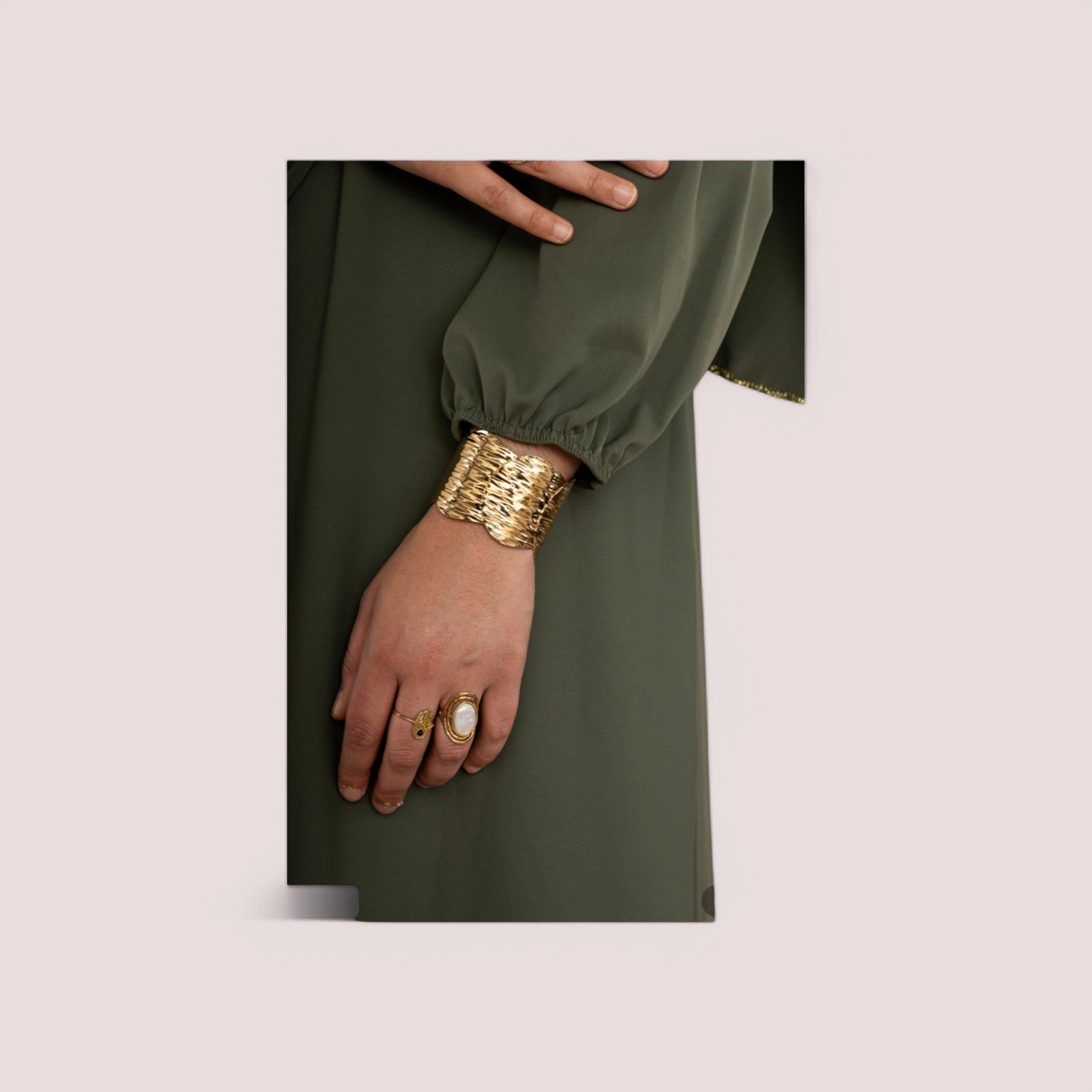 Abaya voile intégré couture dorée réversible en soie de médine - les merveilles de rahma