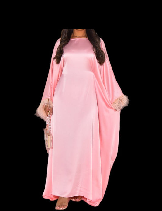 Abaya ample satiné ajustée à plumes sur les manches - les merveilles de rahma