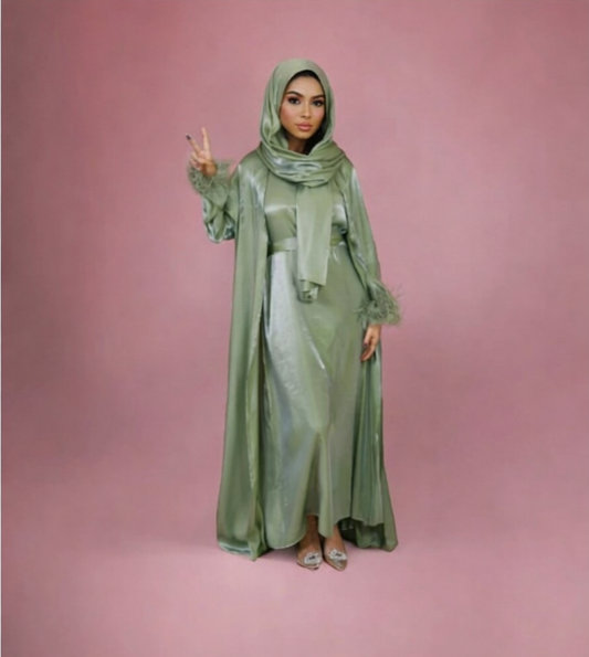 Ensemble 3 pièces abaya + kimono + voile satiné avec plume à la manches verte les merveilles de rahma