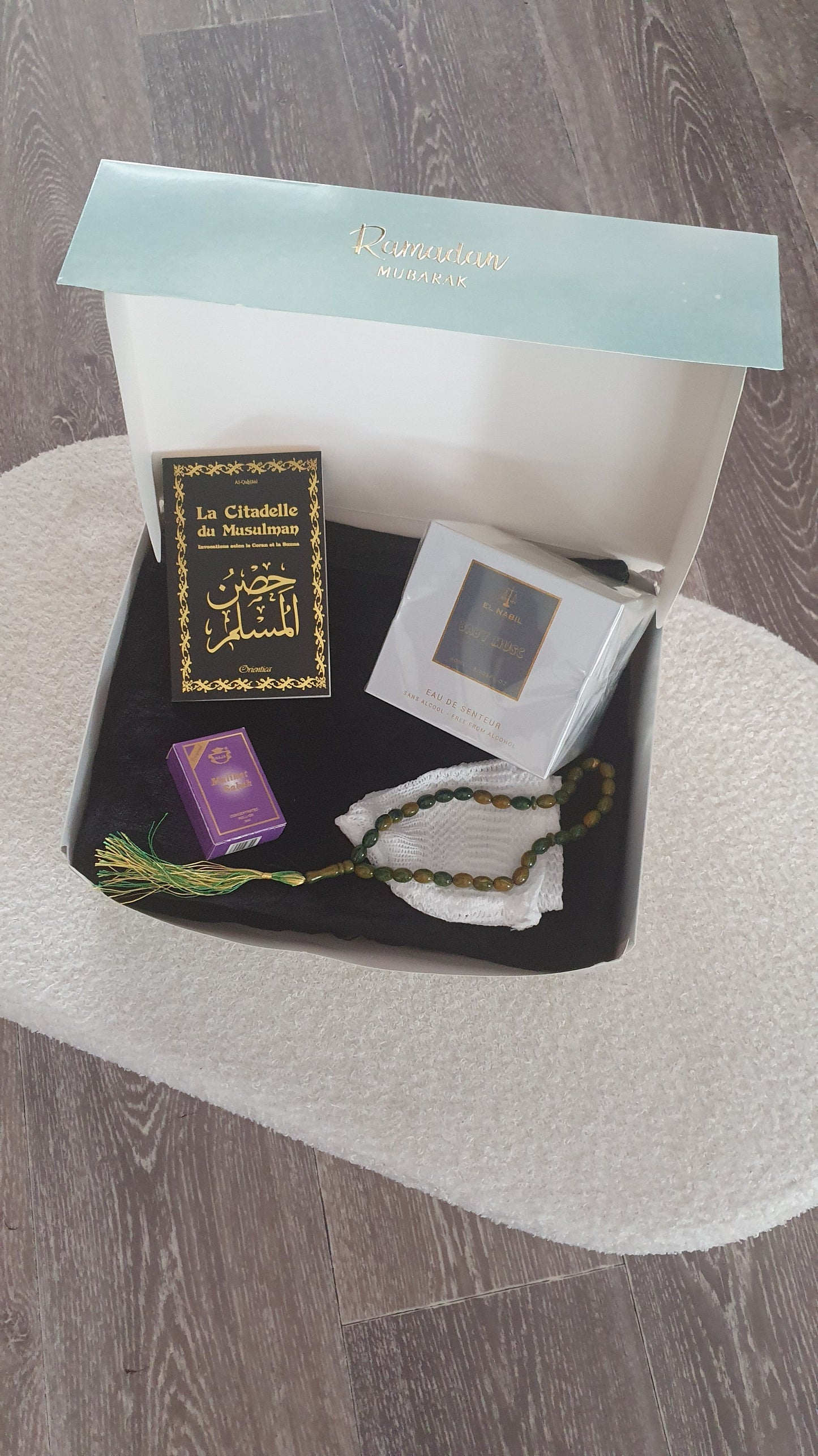 Coffret Cadeau Enfant Musulman – Tapis de prière, Parfum El Nabil et La Citadelle du Musulman les merveilles de rahma