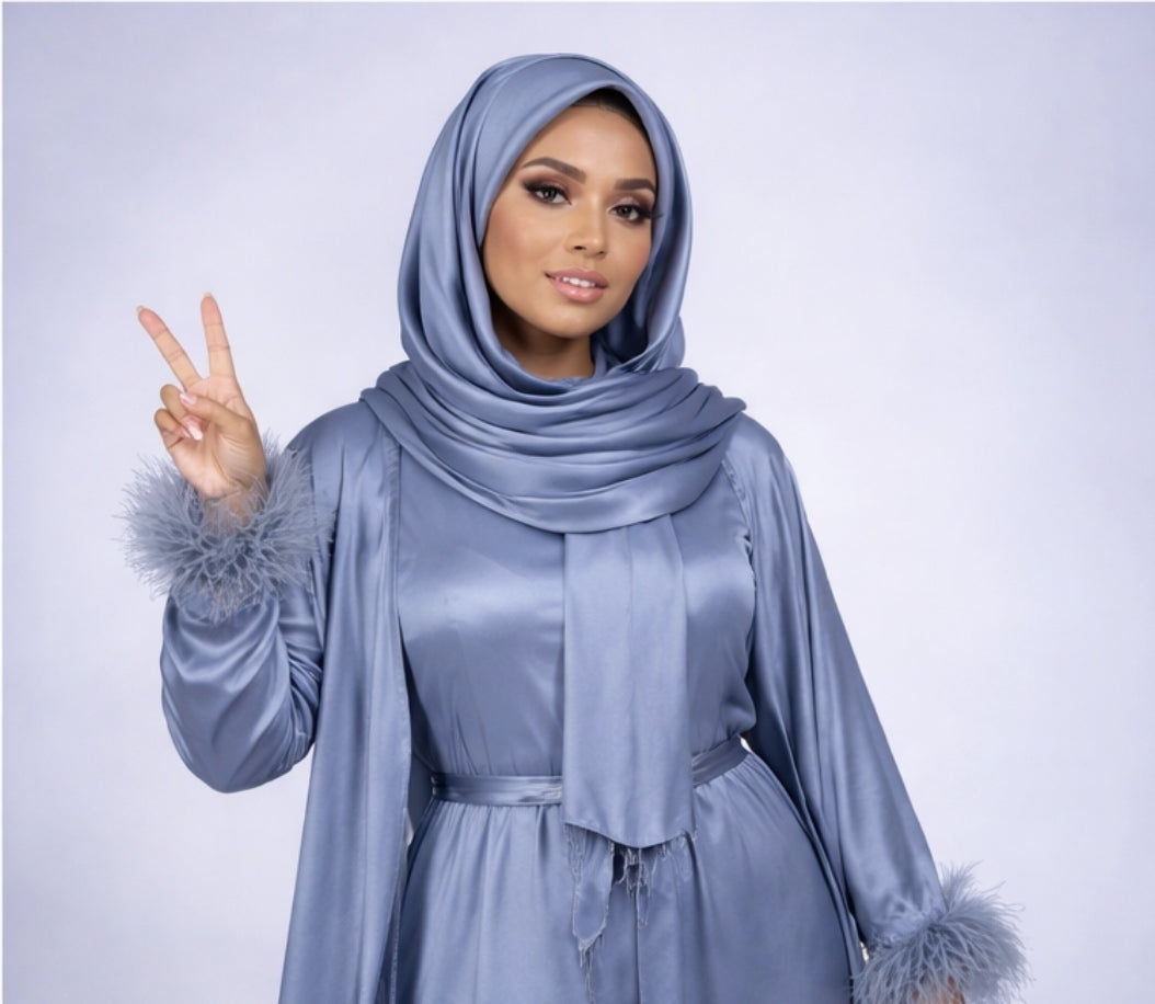 Ensemble 3 pièces abaya + kimono + voile satiné avec plumes au manches bleu les merveilles de rahma